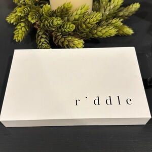 Riddle sampler scents roll on oil. 8 sample 1ml bottles